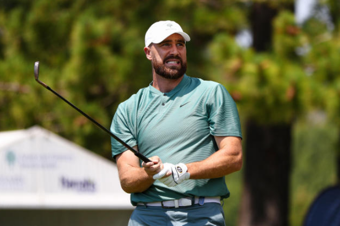 Travis Kelce helps bleeding fan after hitting her with golf ball